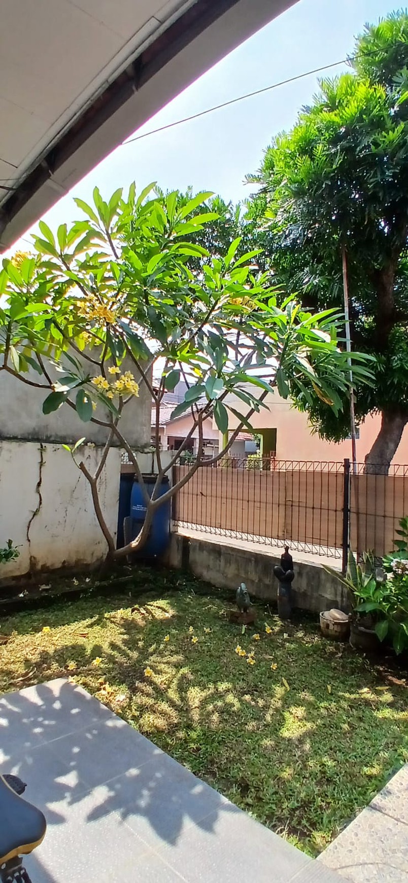 Rumah bagus siap huni di ciputat.