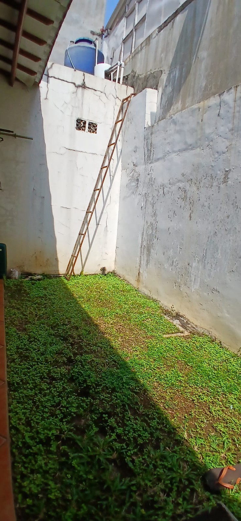 Rumah bagus siap huni di ciputat.