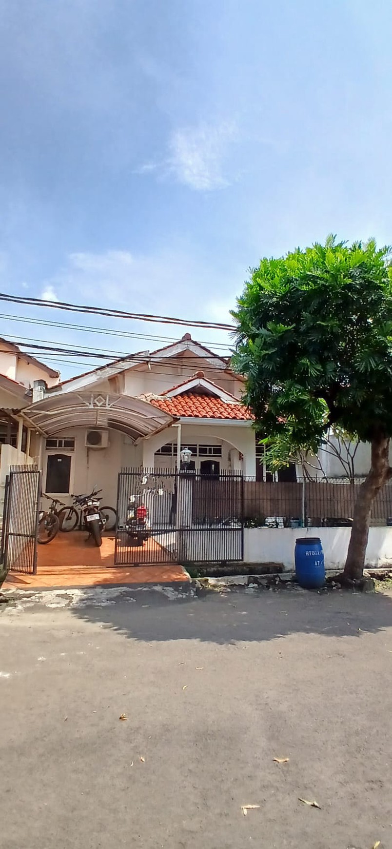 Rumah bagus siap huni di ciputat.
