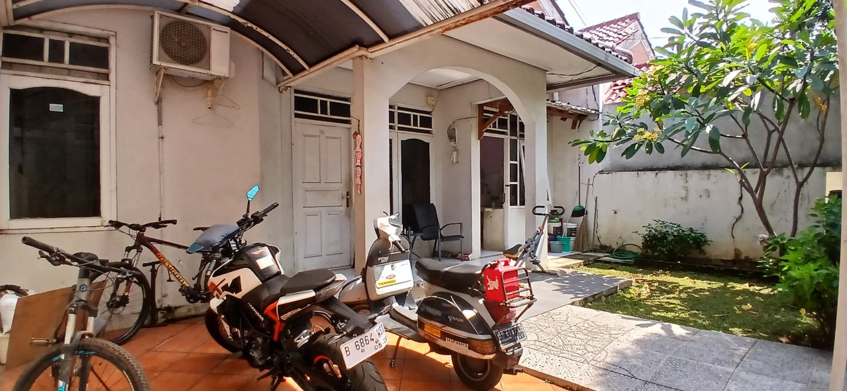Rumah bagus siap huni di ciputat.