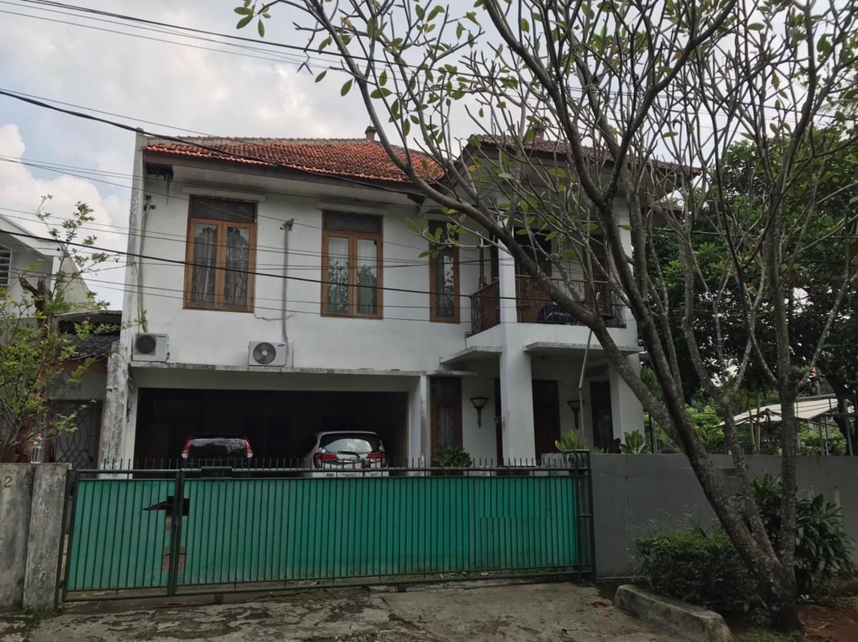 Rumah 2 lantai siap huni lokasi strategis di Bintaro Sektor 2