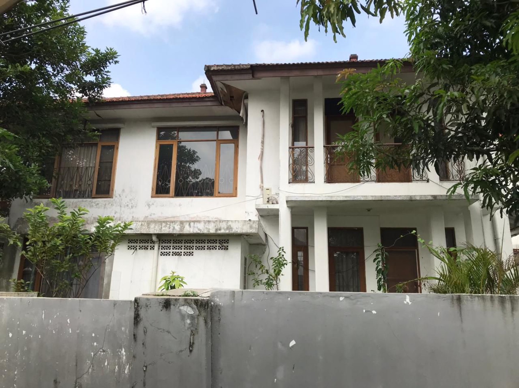 Rumah 2 lantai siap huni lokasi strategis di Bintaro Sektor 2