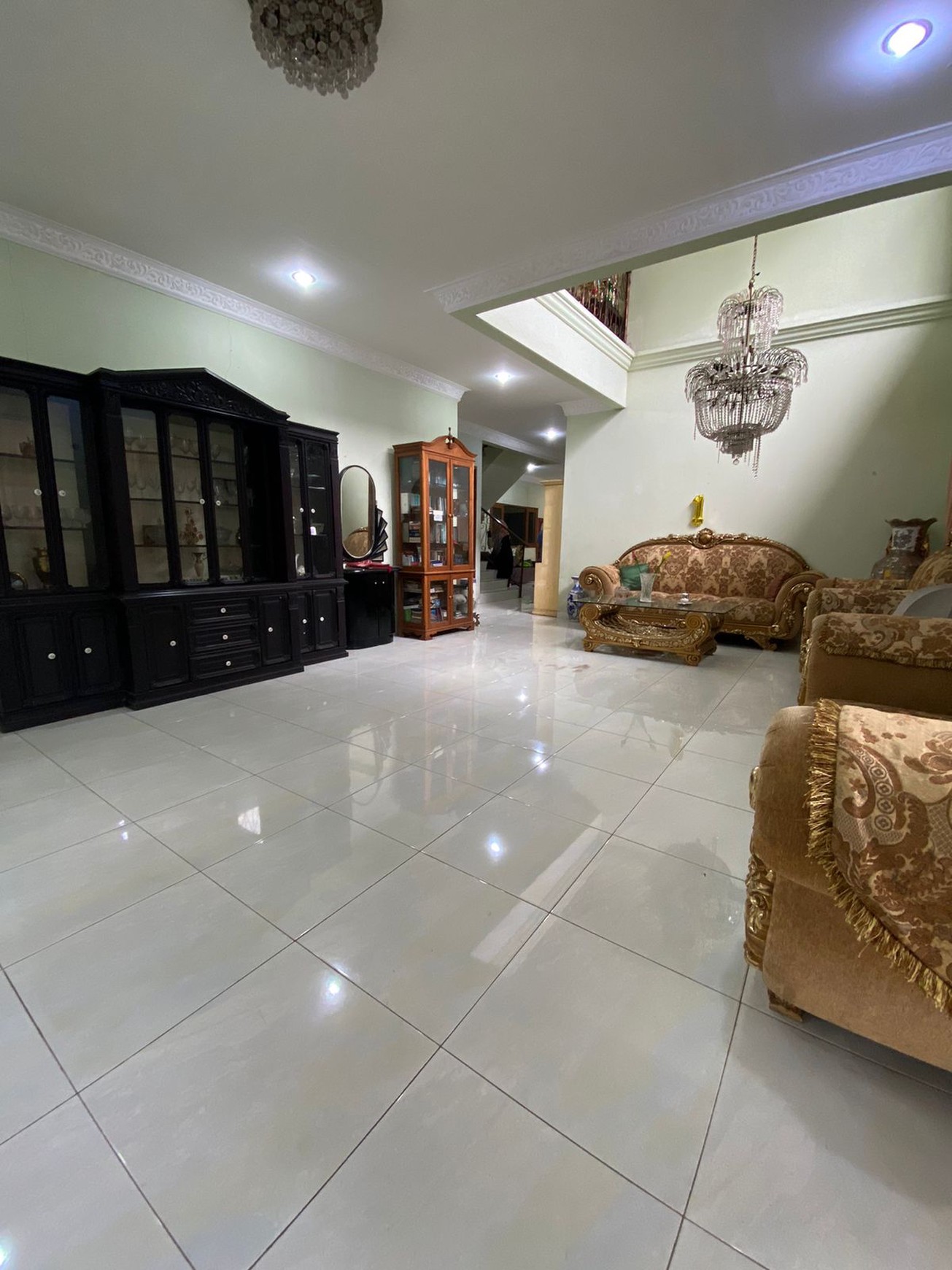 Rumah 2 lantai siap huni lokasi strategis di Bintaro Sektor 2