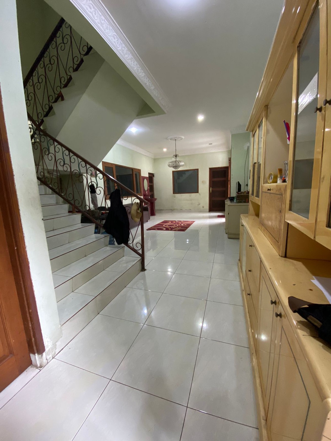 Rumah 2 lantai siap huni lokasi strategis di Bintaro Sektor 2