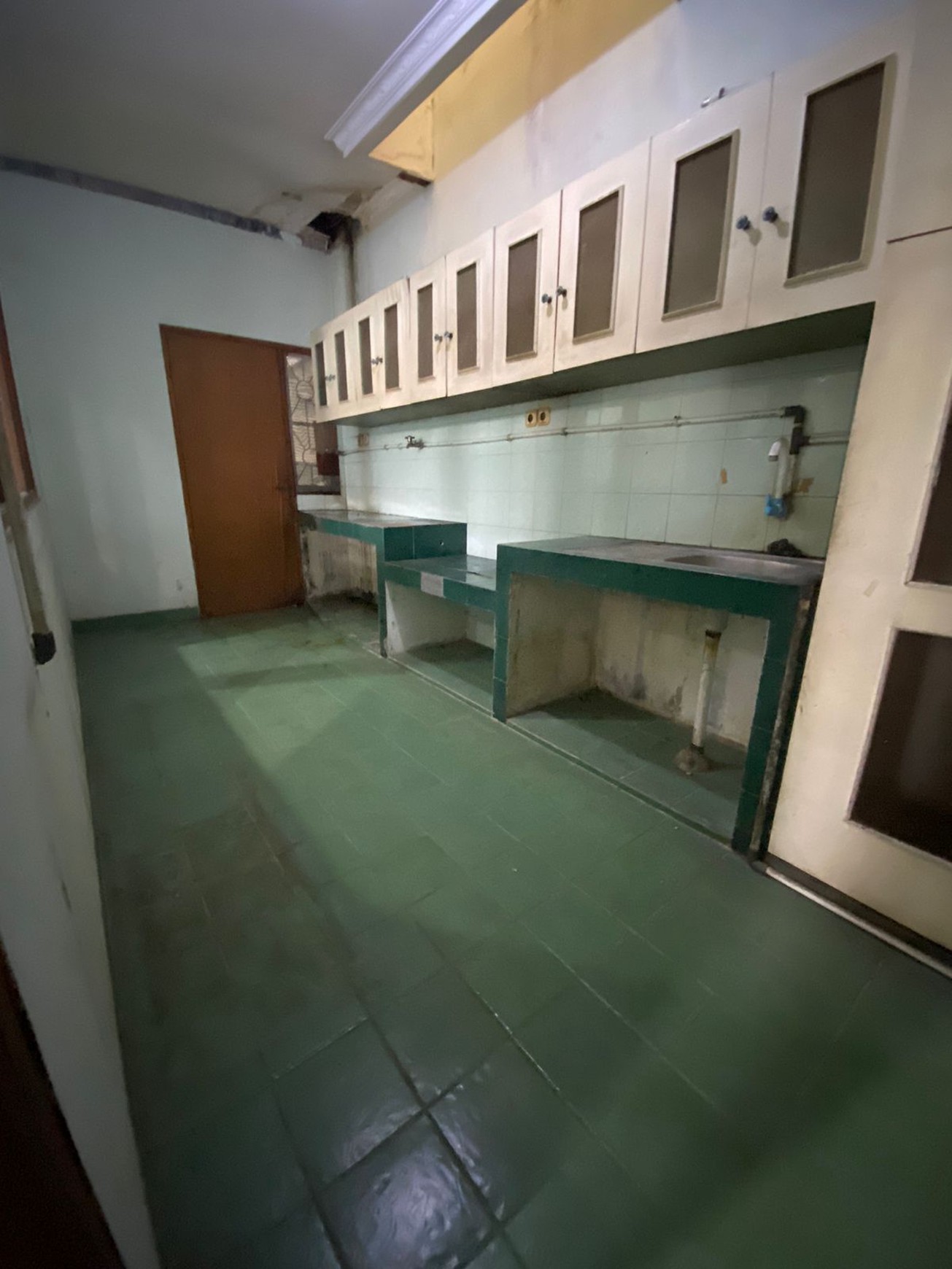 Rumah 2 lantai siap huni lokasi strategis di Bintaro Sektor 2