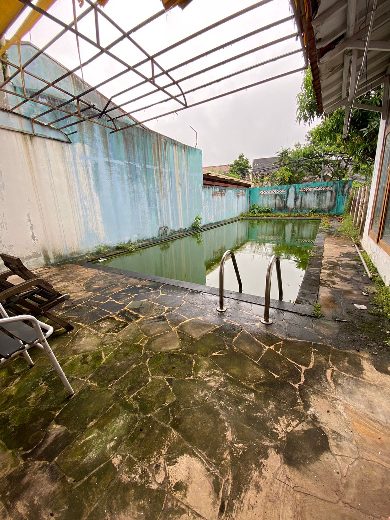 Rumah 2 lantai siap huni lokasi strategis di Bintaro Sektor 2