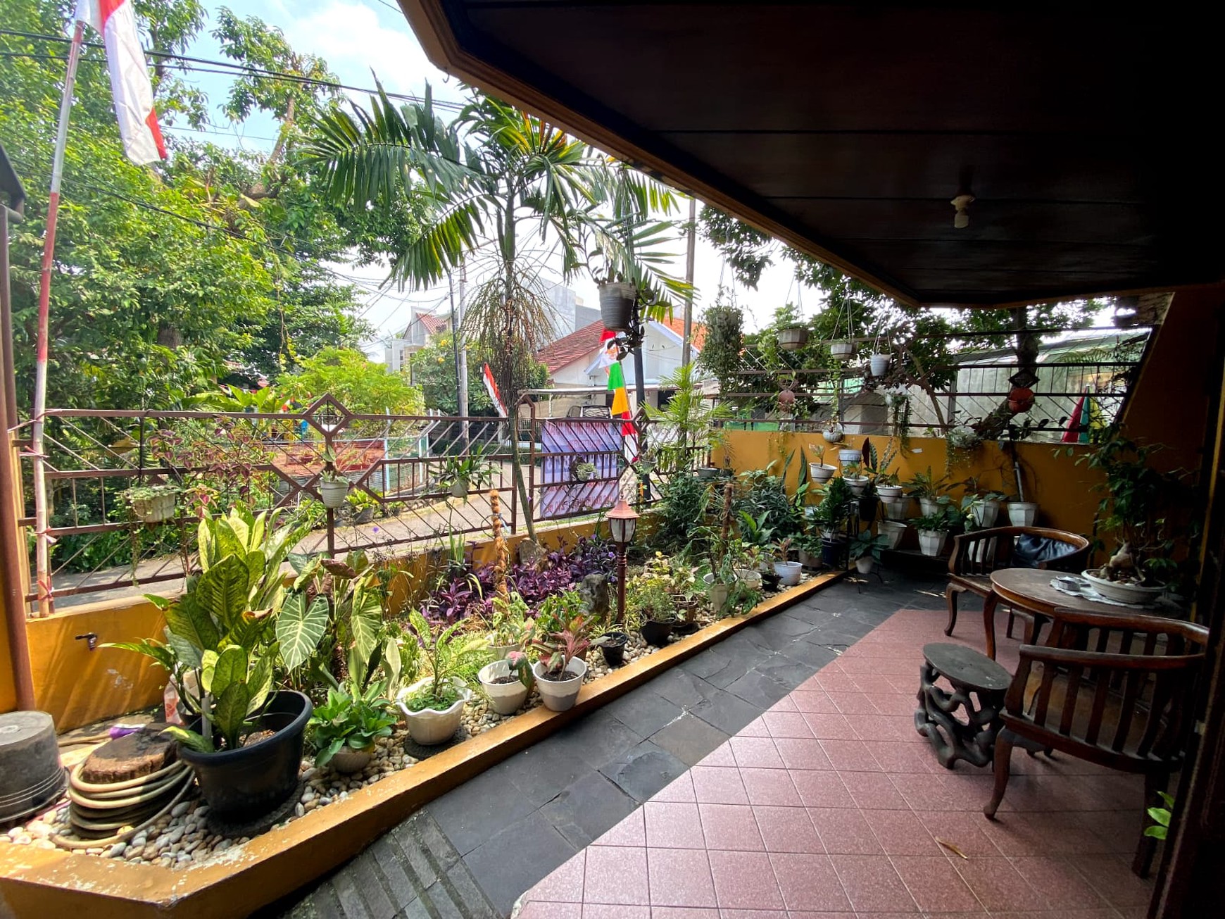 Rumah Asri, lingkungan aman dan nyaman, lokasi strategis di Bintaro Sektor 2