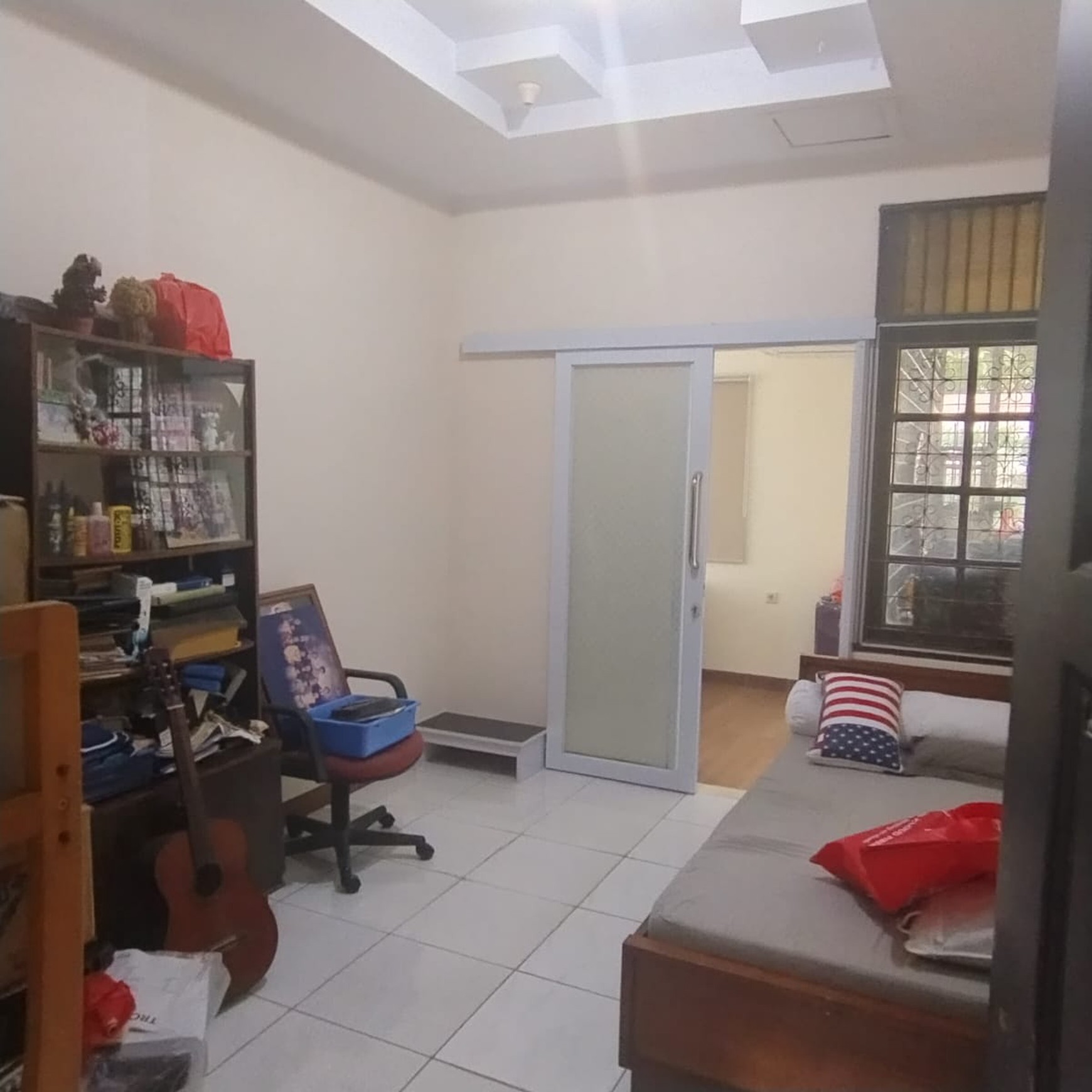 For Sale Rumah Siap Huni di Jl. Surya Bahagia. Sunrise, Jakarta Barat