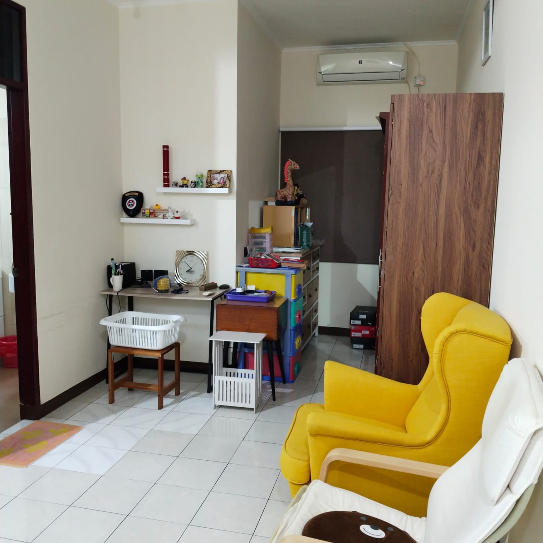 For Sale Rumah Siap Huni di Jl. Surya Bahagia. Sunrise, Jakarta Barat
