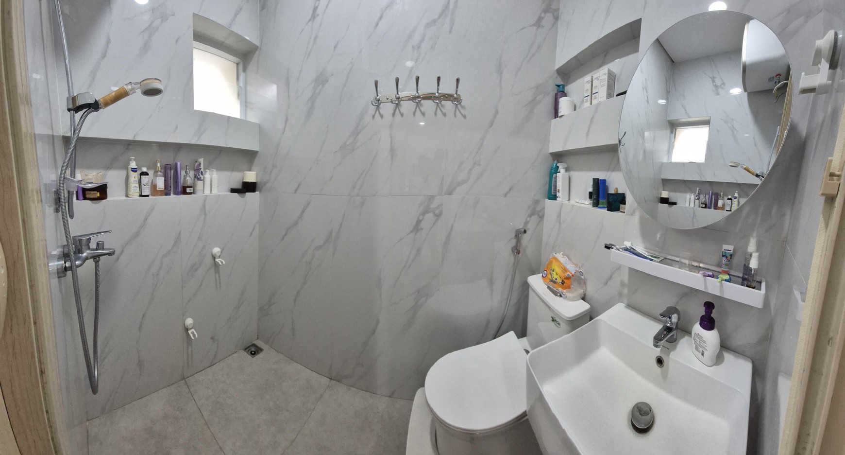 Rumah Full Furnished 2 Lantai di Serpong Siap Huni SHM KT 2+1 KM 2