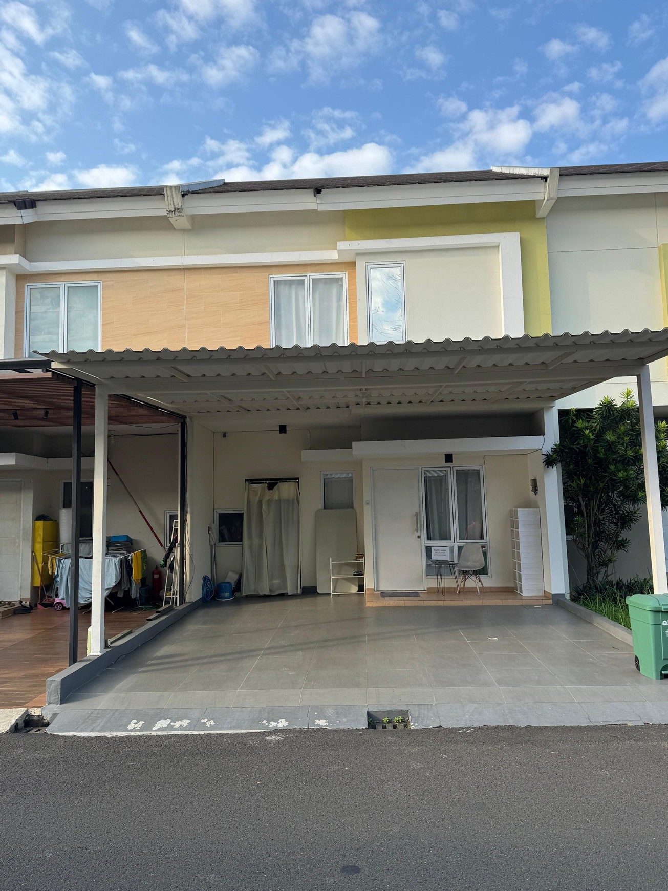 Rumah Full Furnished 2 Lantai di Serpong Siap Huni SHM KT 2+1 KM 2