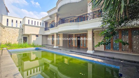 Dijual Rumah Mewah Layak Huni Di Dwijaya, Gandaria Utara
