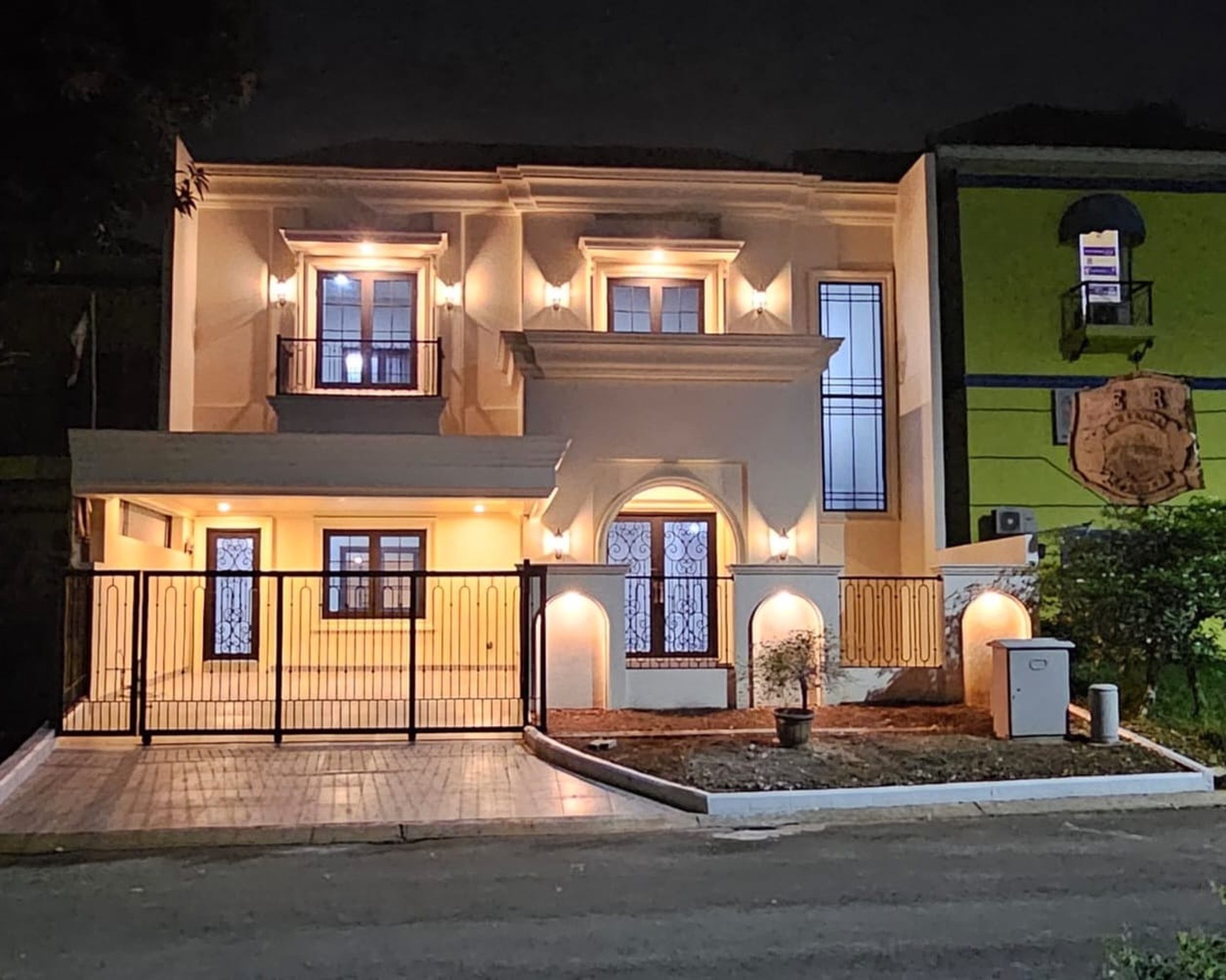 Rumah Kokoh 2 Lantai, Rapi Siap Huni di Kota Wisata Cibubur 