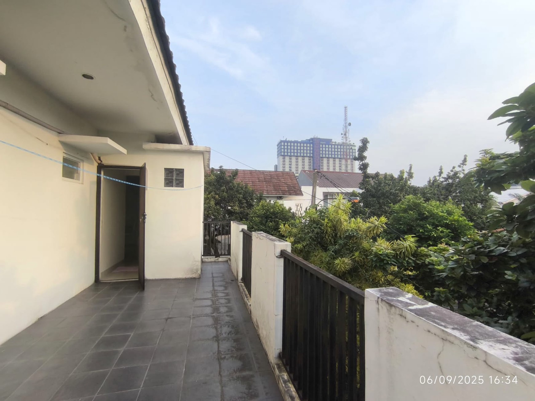 Rumah 2 Lantai Siap Huni dengan LT 238 LB 160 Nyaman dan Asri sudah SHM @Bogor Tengah