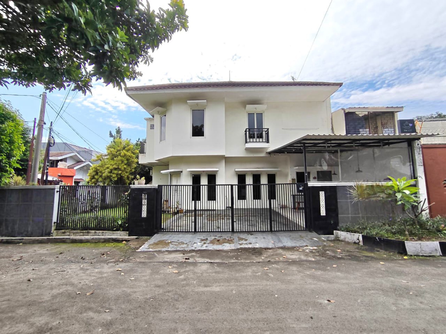 Rumah 2 Lantai Siap Huni dengan LT 238 LB 160 Nyaman dan Asri sudah SHM @Bogor Tengah