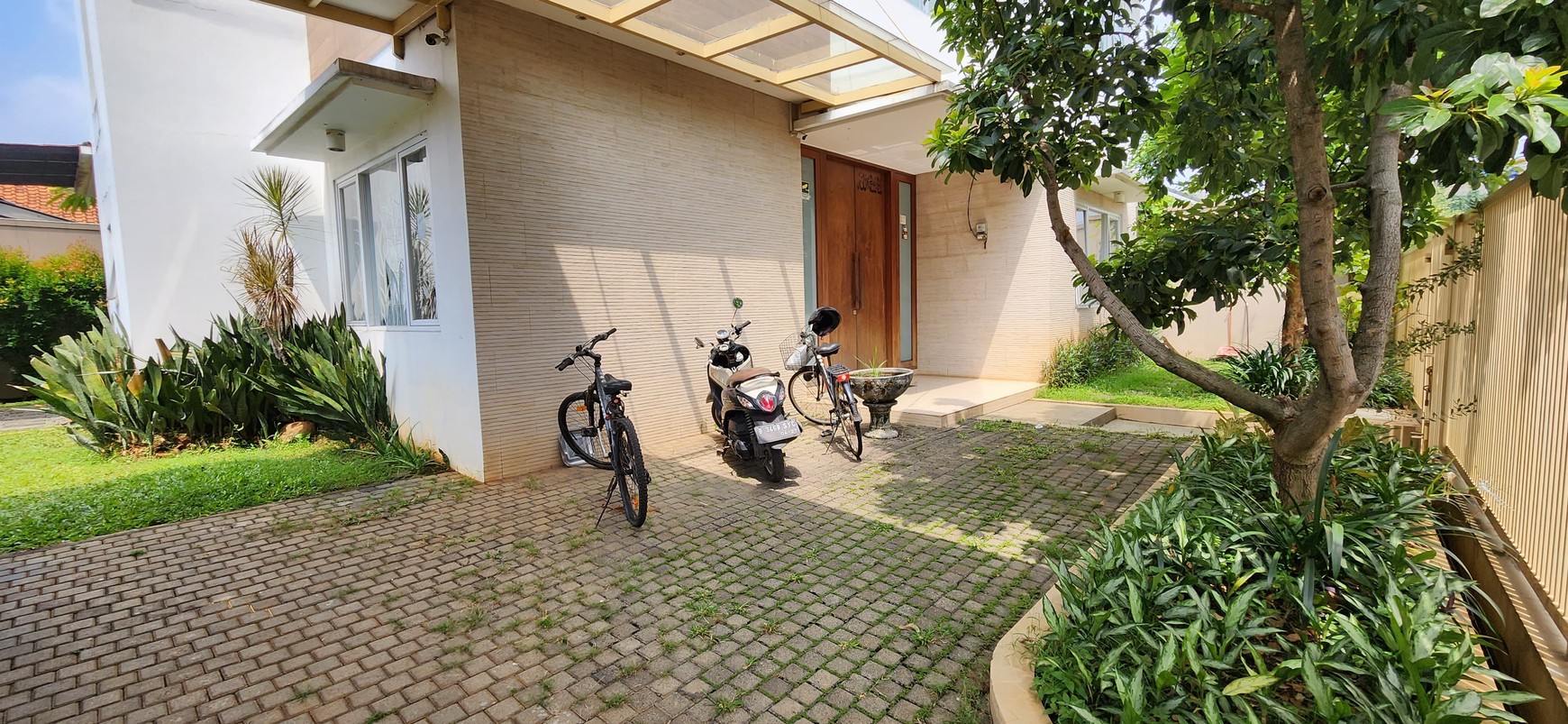 Rumah aman dan Nyaman diKomplek Bea Cukai