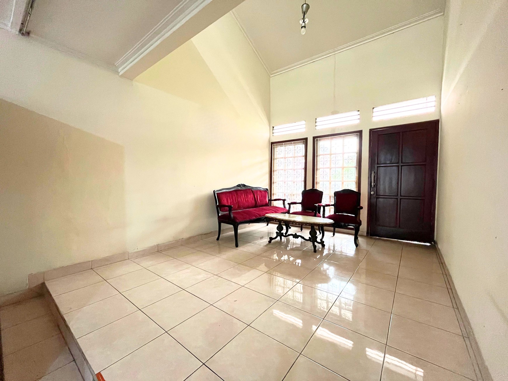 Cinere mega cinere luas 325 rumah 2 lantai dalam komplek