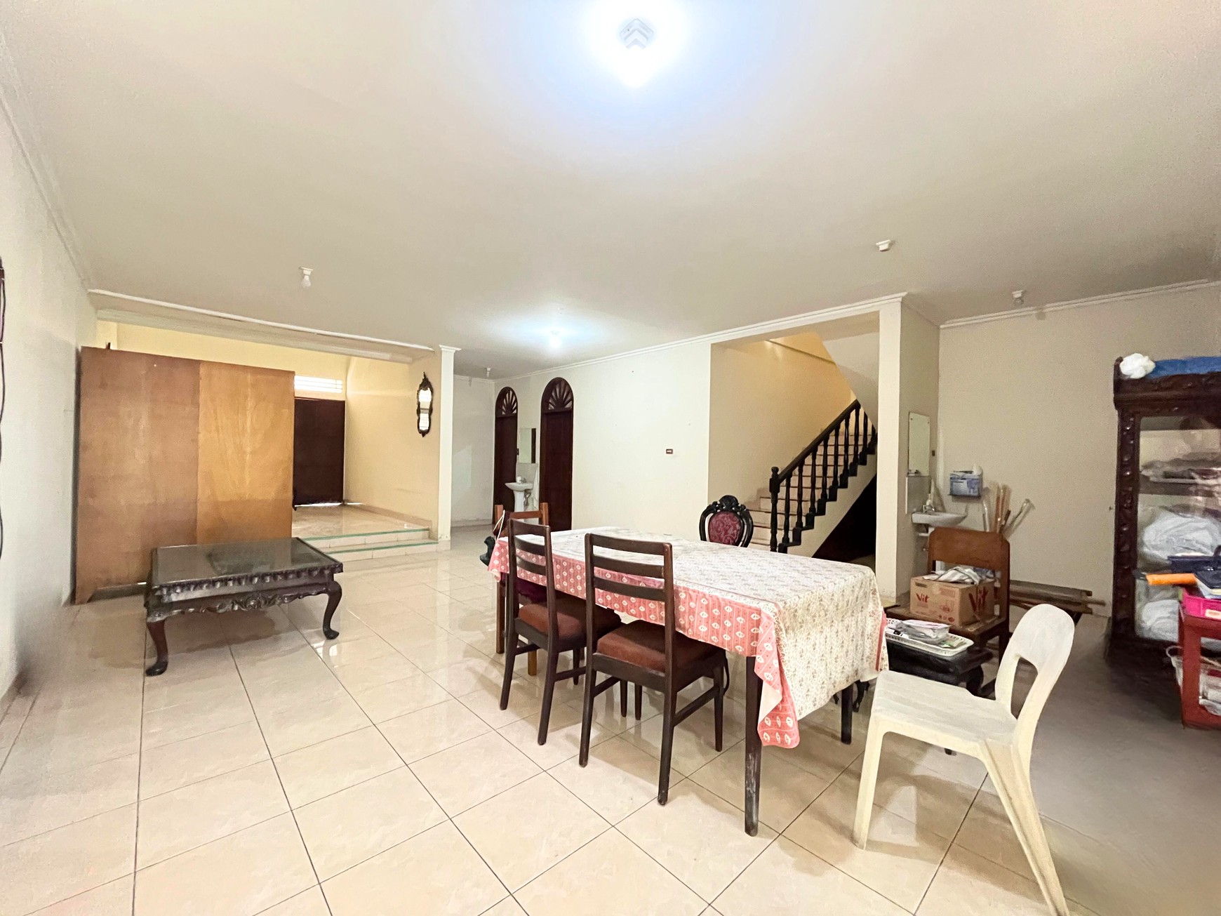 Cinere mega cinere luas 325 rumah 2 lantai dalam komplek