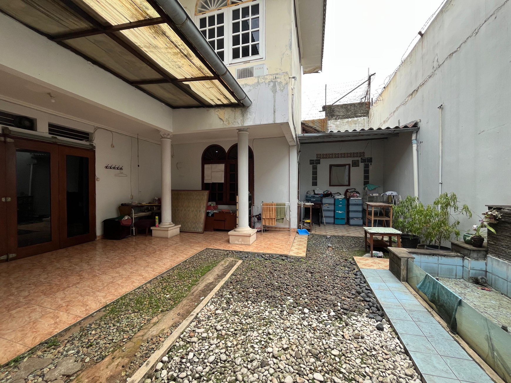 Cinere mega cinere luas 325 rumah 2 lantai dalam komplek