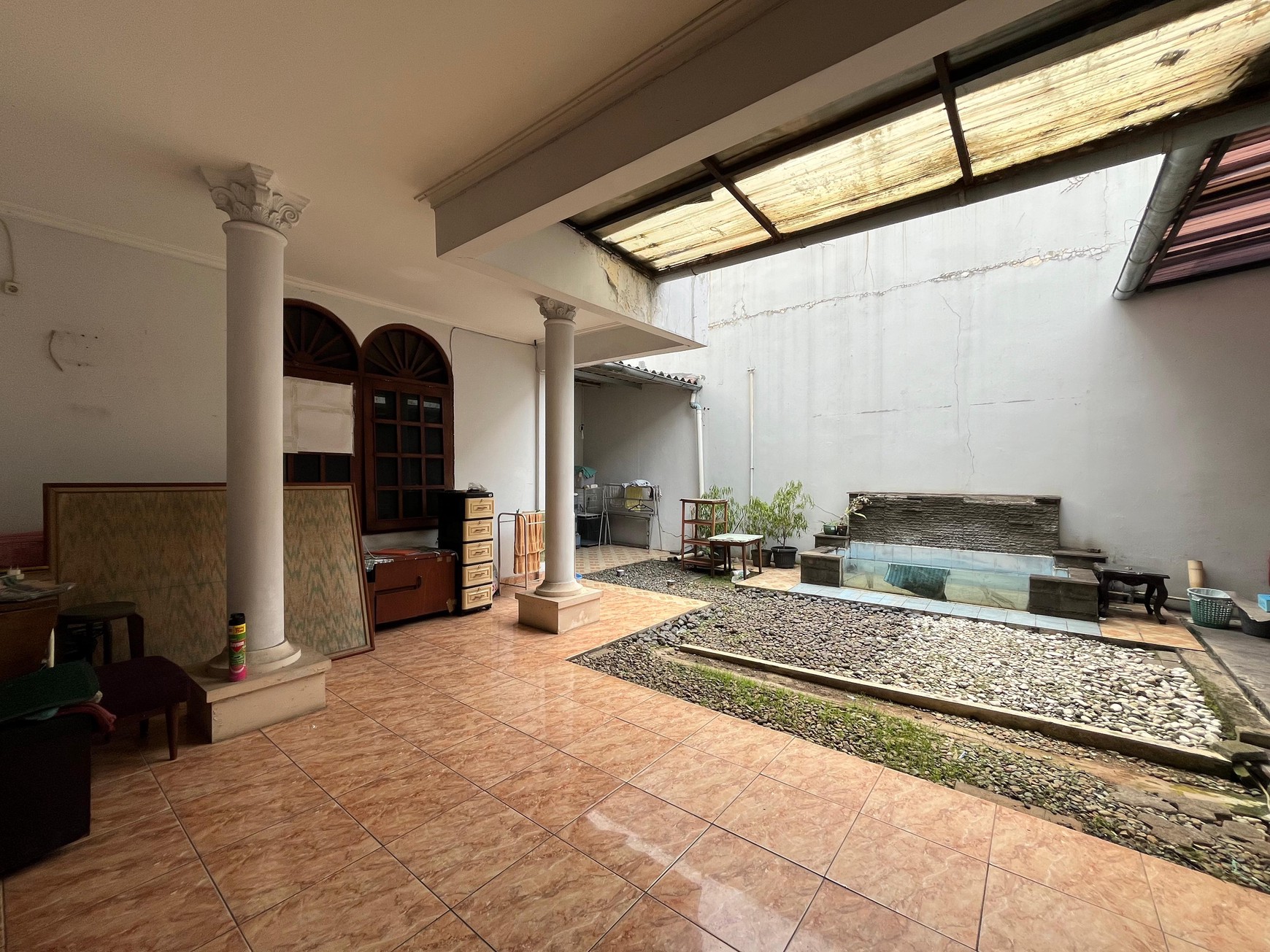 Cinere mega cinere luas 325 rumah 2 lantai dalam komplek