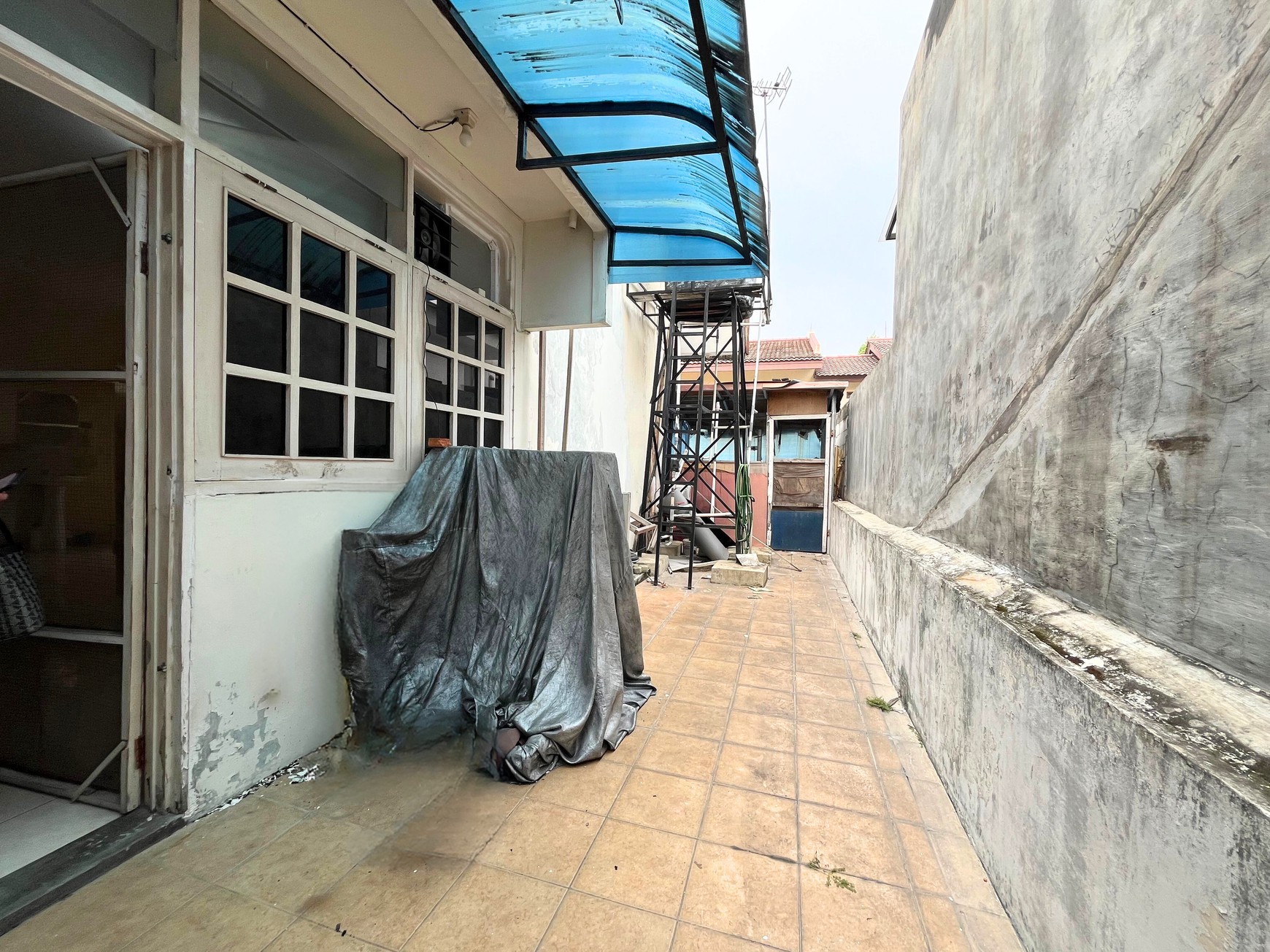 Cinere mega cinere luas 325 rumah 2 lantai dalam komplek