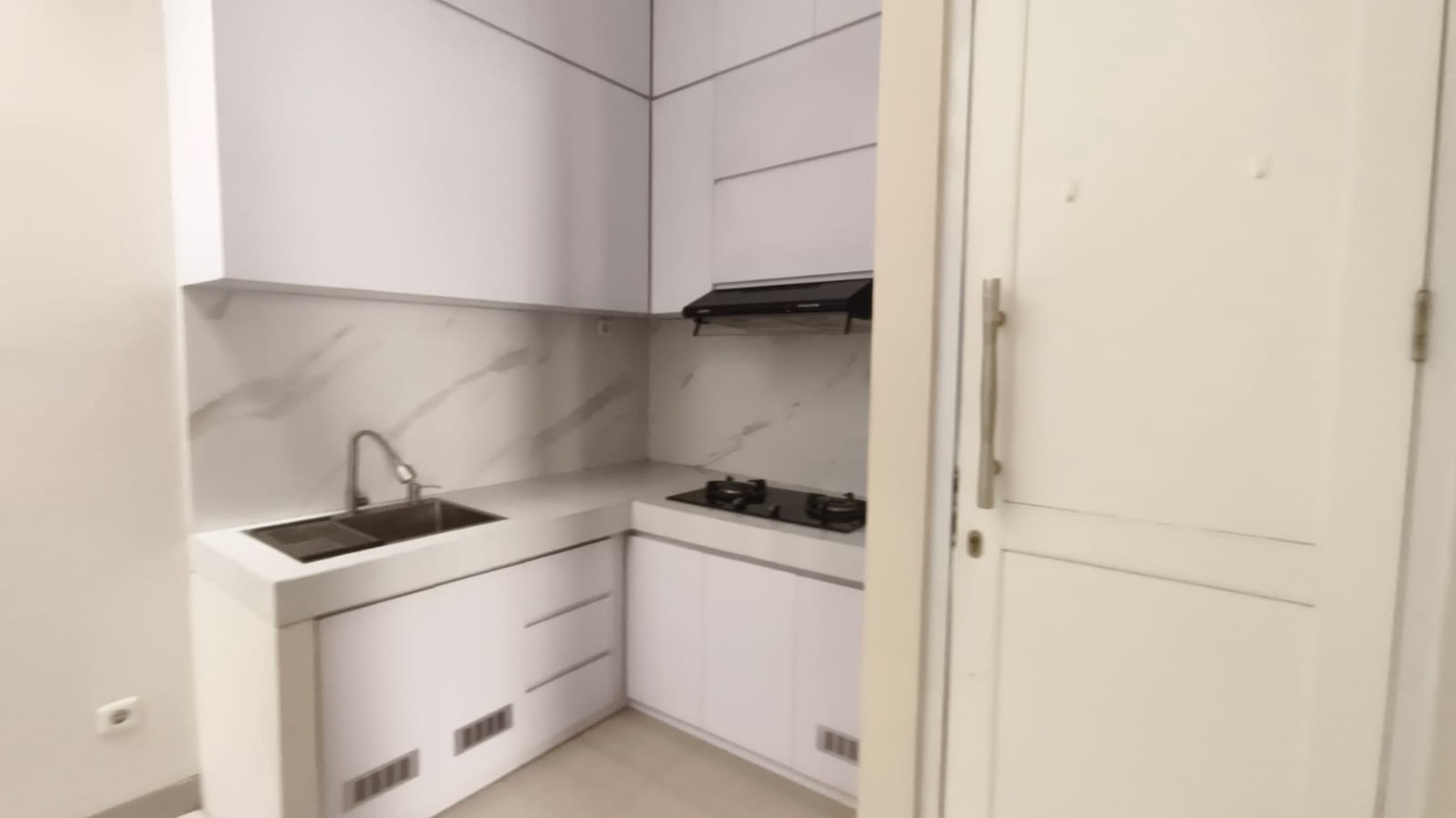 Dijual Rumah Mewah dan Elegan Dekat South City - Lokasi Strategis dan Nyaman