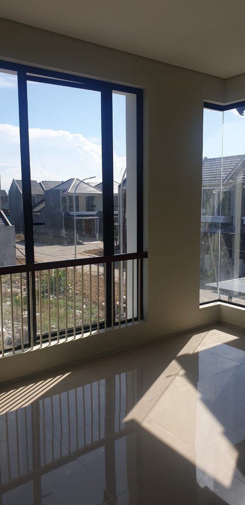 Murah 1 Milyaran Dijual Rumah North West Hill Citraland Plus Canopy - Teras Belakang Keramik Cantik.- Hadap Selatan Dekat Citra Berkat, Sport Center