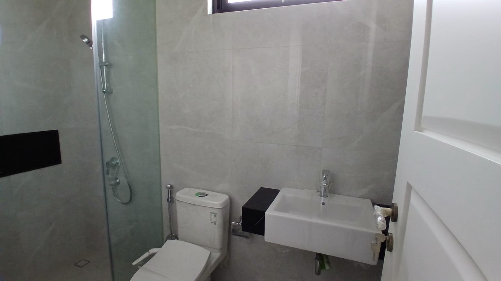 Rumah Mewah Brand New 3 Lantai di Orange Grove Jeruk Purut Jakarta Selatan