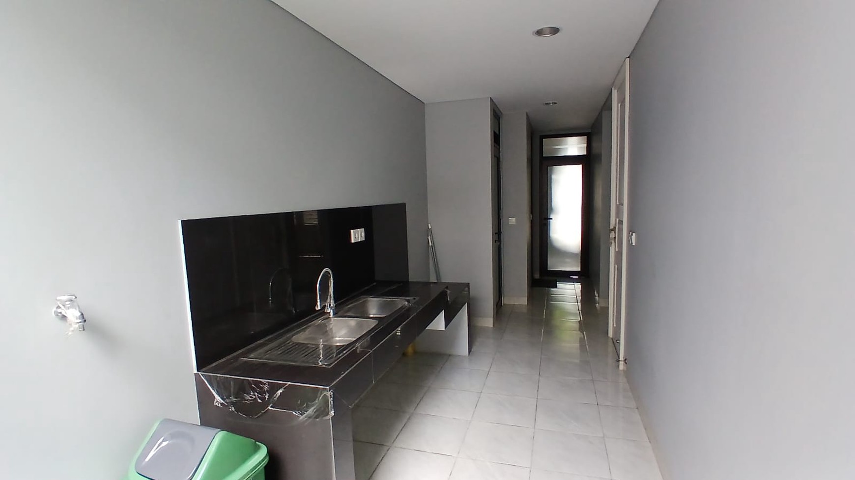 Rumah Mewah Brand New 3 Lantai di Orange Grove Jeruk Purut Jakarta Selatan