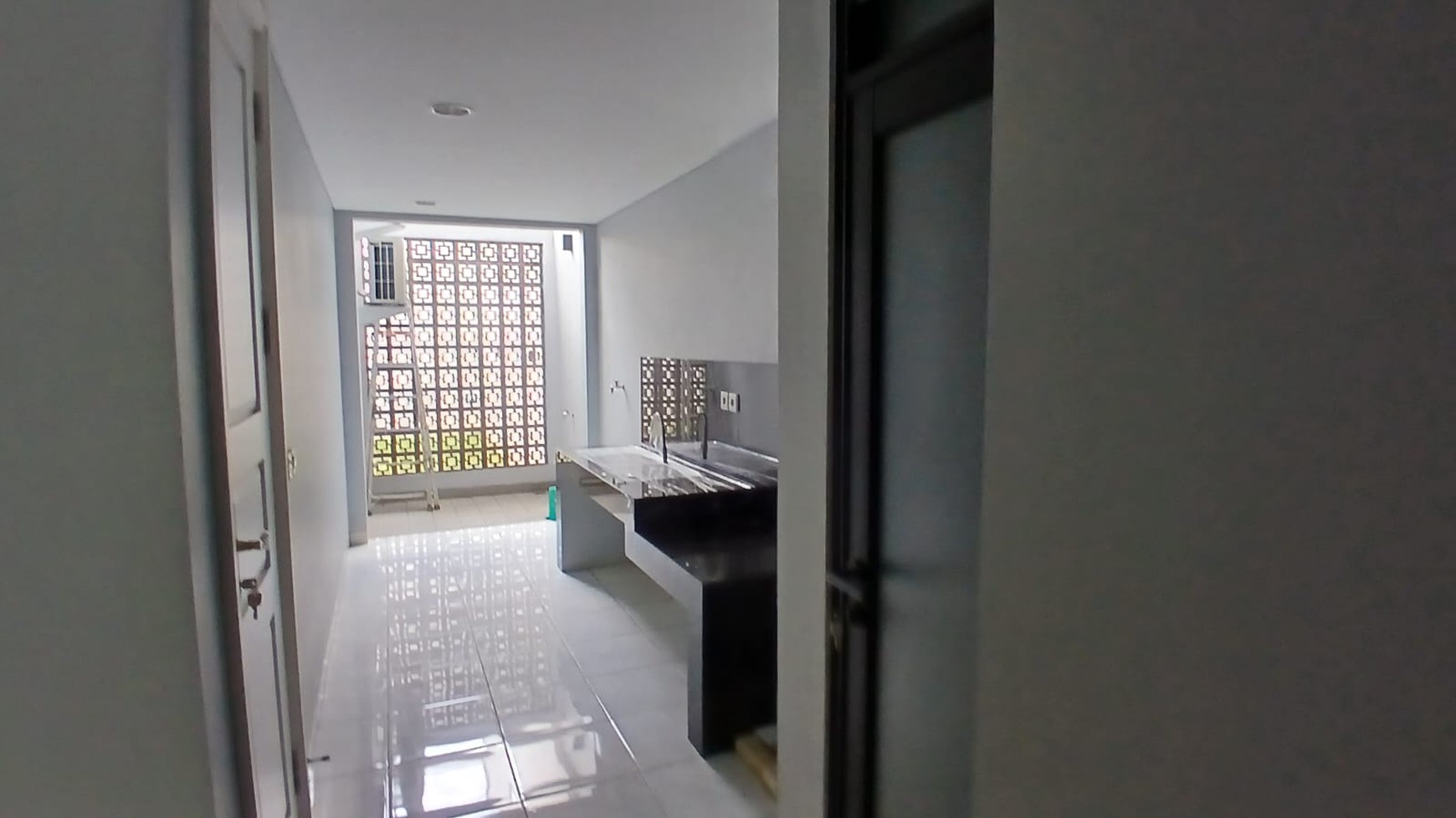 Rumah Mewah Brand New 3 Lantai di Orange Grove Jeruk Purut Jakarta Selatan