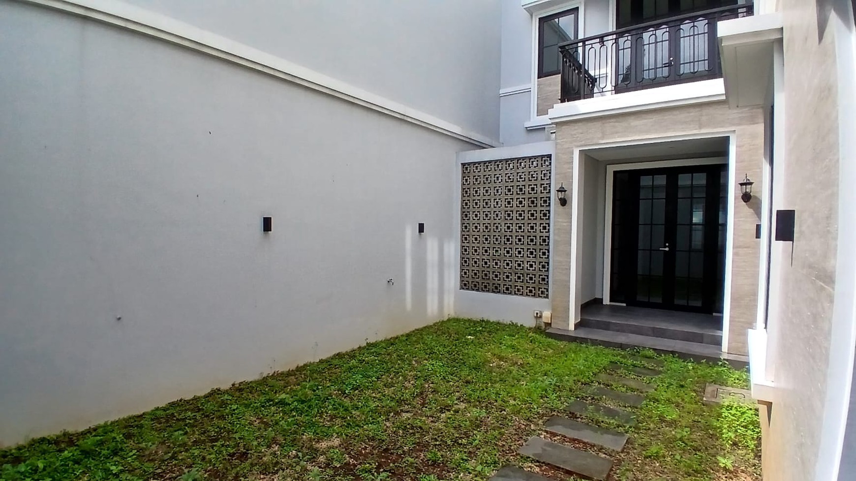 Rumah Mewah Brand New 3 Lantai di Orange Grove Jeruk Purut Jakarta Selatan