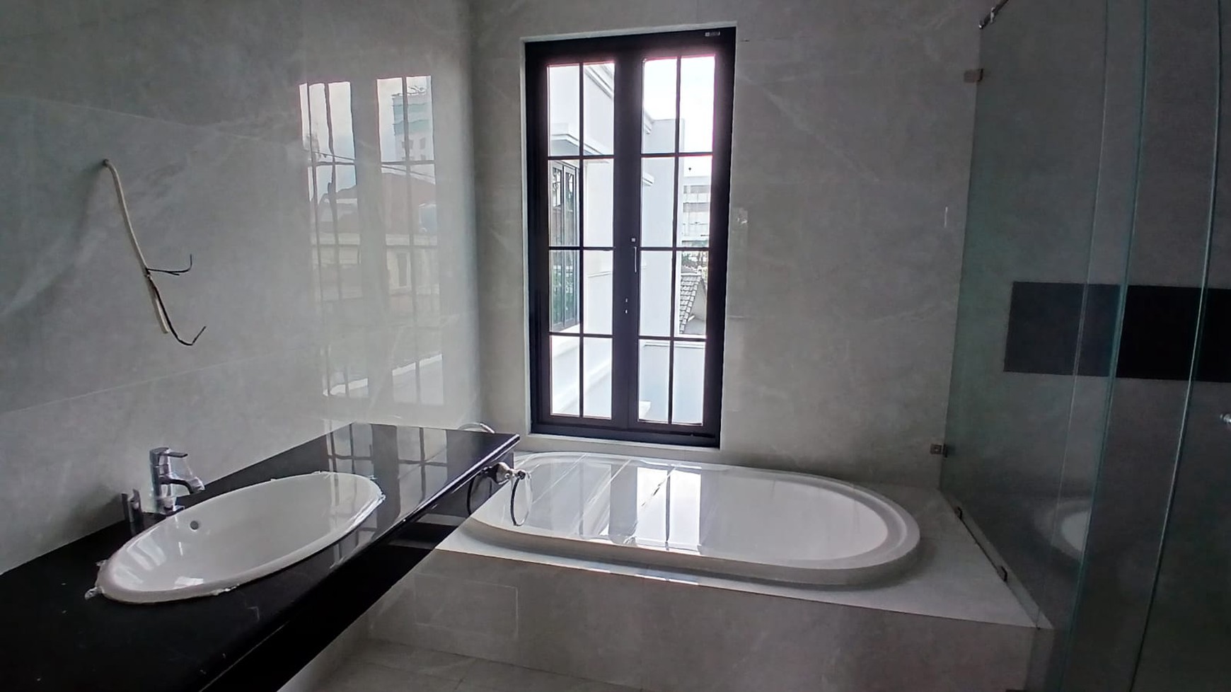 Rumah Mewah Brand New 3 Lantai di Orange Grove Jeruk Purut Jakarta Selatan