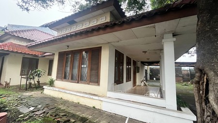 Dijual cepat rumah tua di lokasi strategis Tebet Raya