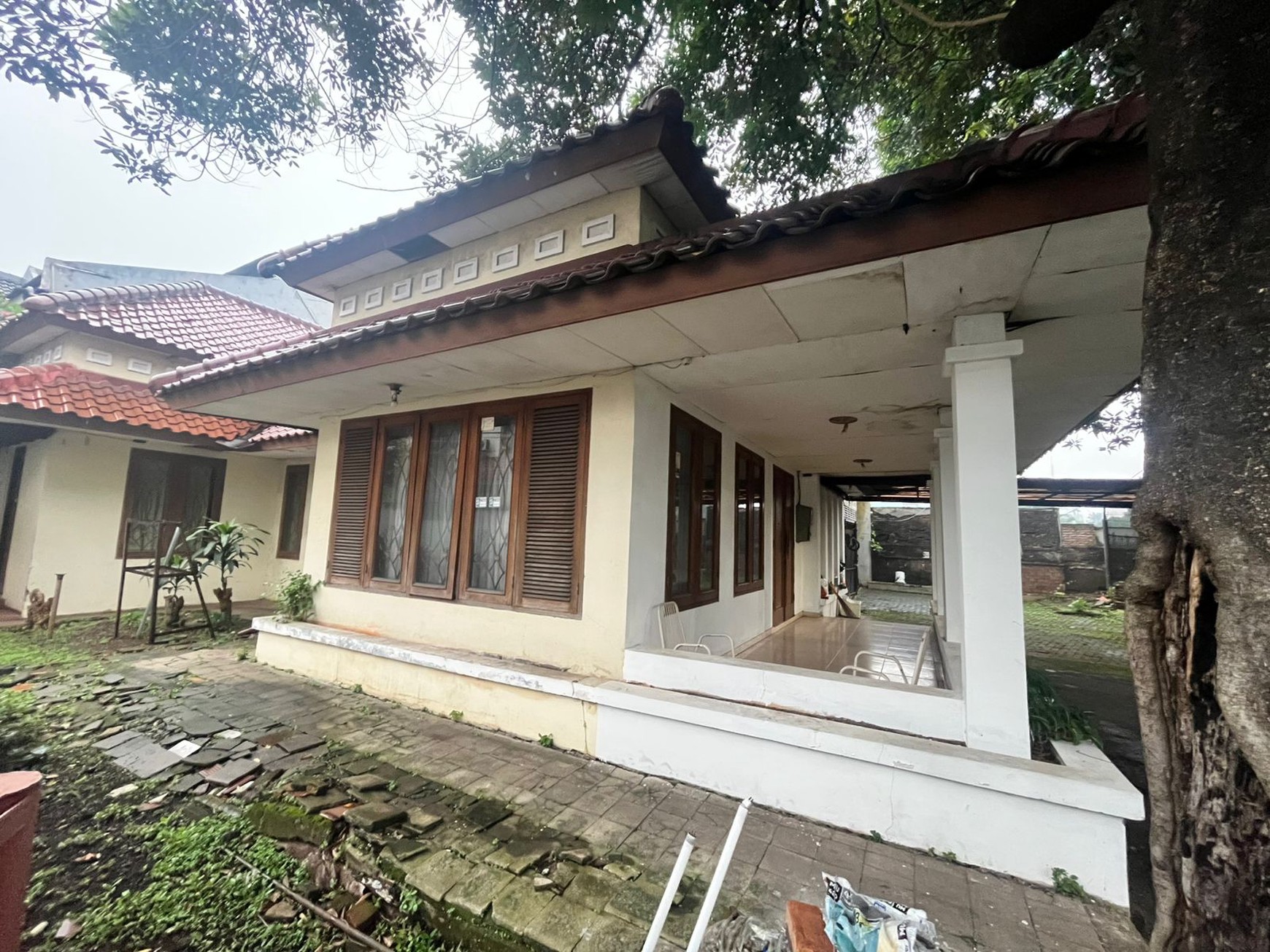 Dijual cepat rumah tua di lokasi strategis Tebet Raya