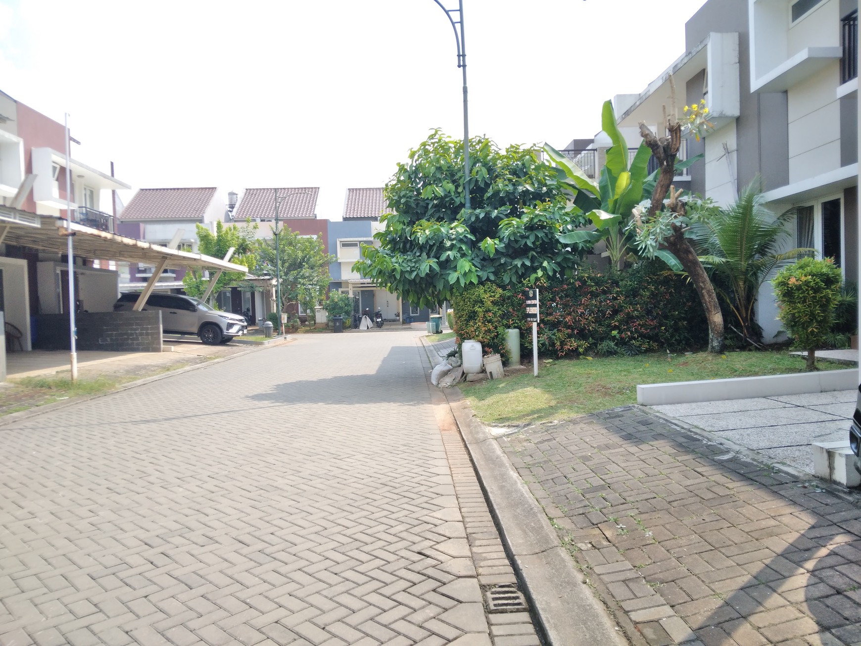 RUMAH CANTIK DI RAFFLES HILLS CIBUBUR SIAP HUNI SEWA PERTAHUN MINIMAL 2 TAHUN