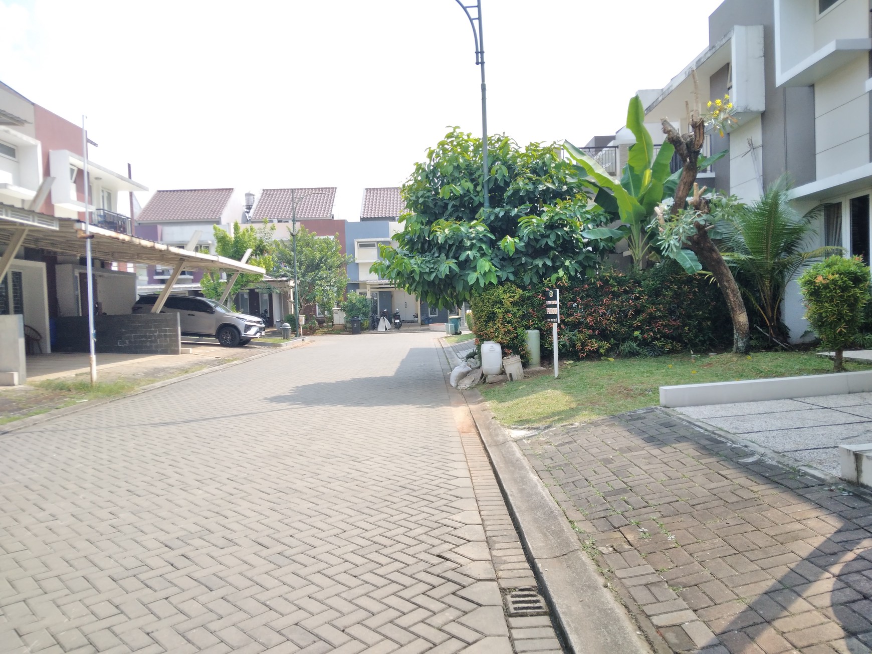 RUMAH CANTIK DI RAFFLES HILLS CIBUBUR SIAP HUNI SEWA PERTAHUN MINIMAL 2 TAHUN