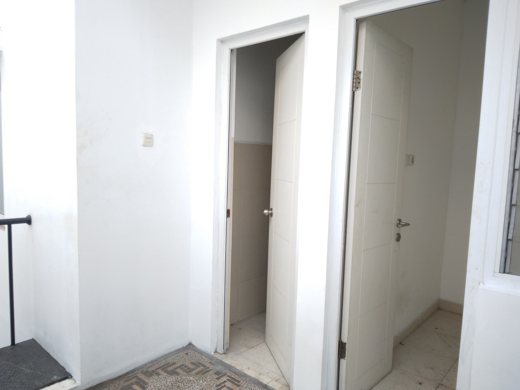 RUMAH CANTIK DI RAFFLES HILLS CIBUBUR SIAP HUNI SEWA PERTAHUN MINIMAL 2 TAHUN