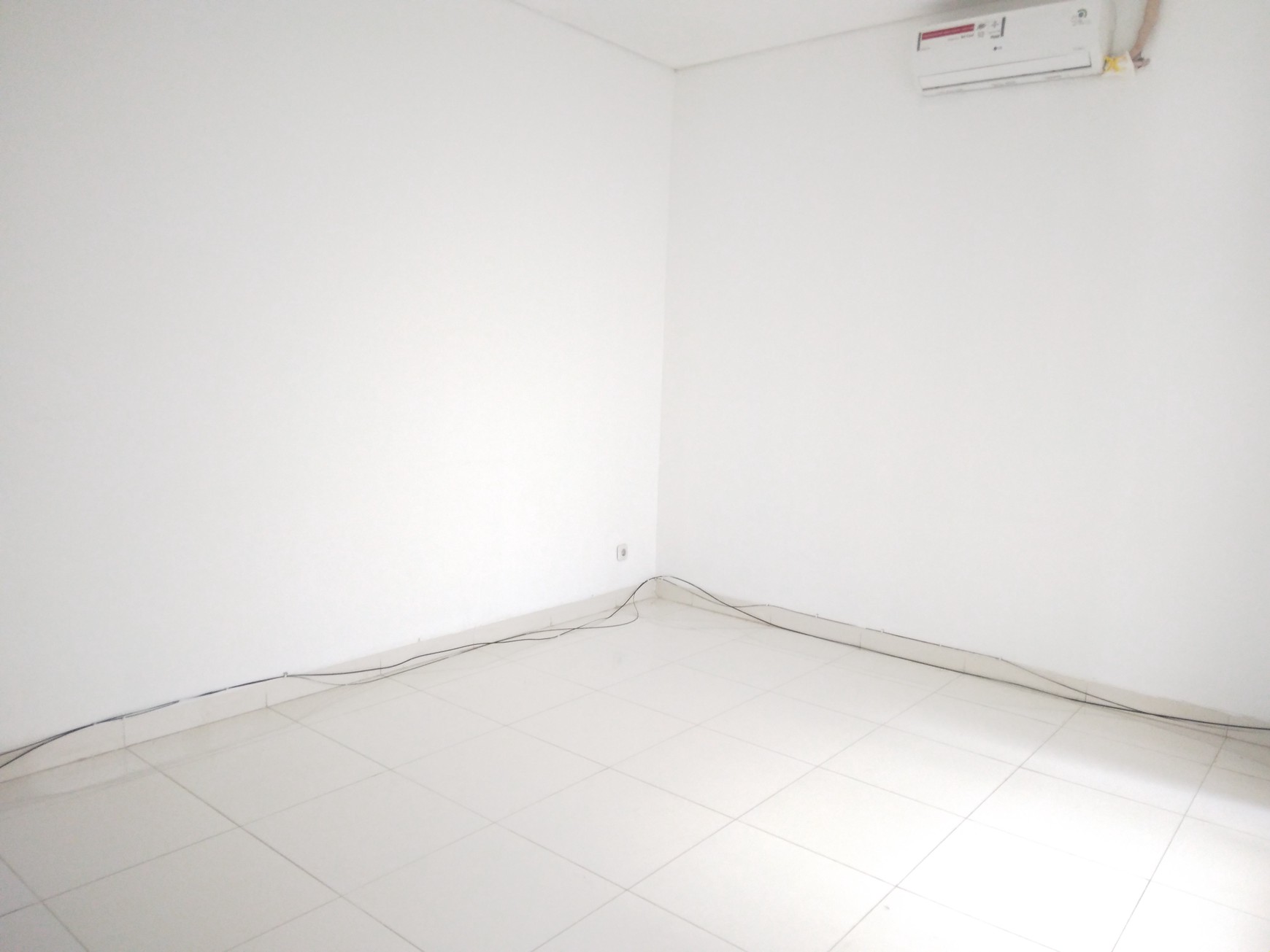 RUMAH CANTIK DI RAFFLES HILLS CIBUBUR SIAP HUNI SEWA PERTAHUN MINIMAL 2 TAHUN