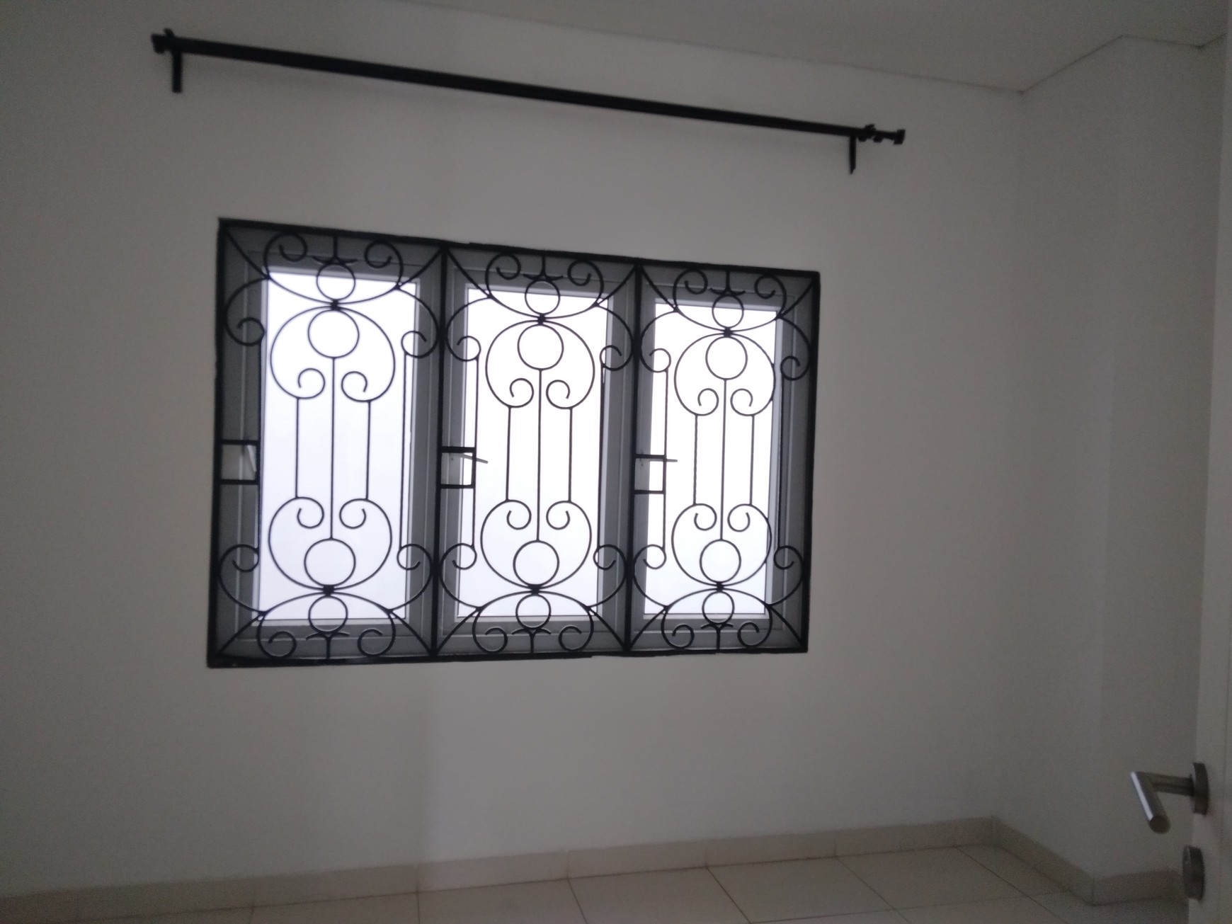 RUMAH CANTIK DI RAFFLES HILLS CIBUBUR SIAP HUNI SEWA PERTAHUN MINIMAL 2 TAHUN