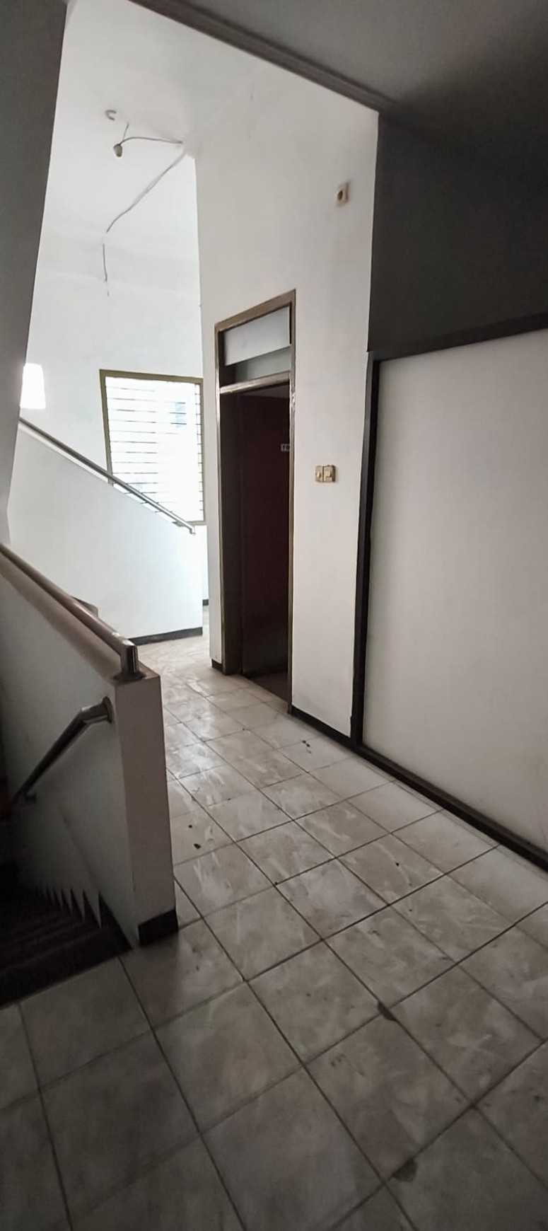 DIJUAL RUKO 3 LANTAI DI RAYA DARMO PERMAI SELATAN COCOK UNTUK OFFICE