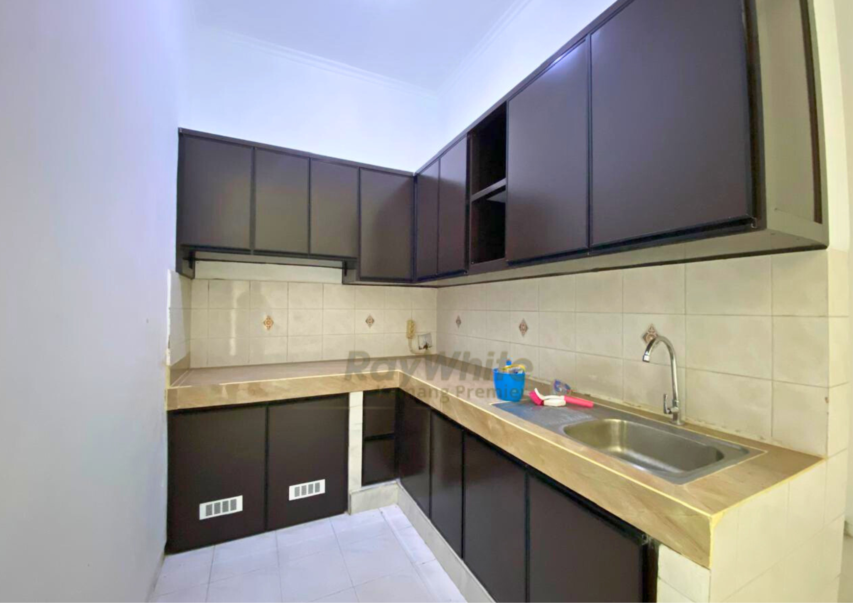 Rumah Luas 319 m2 di Cawang, Siap Huni, Lokasi Strategis Dekat Tol, LRT dan Sekolah