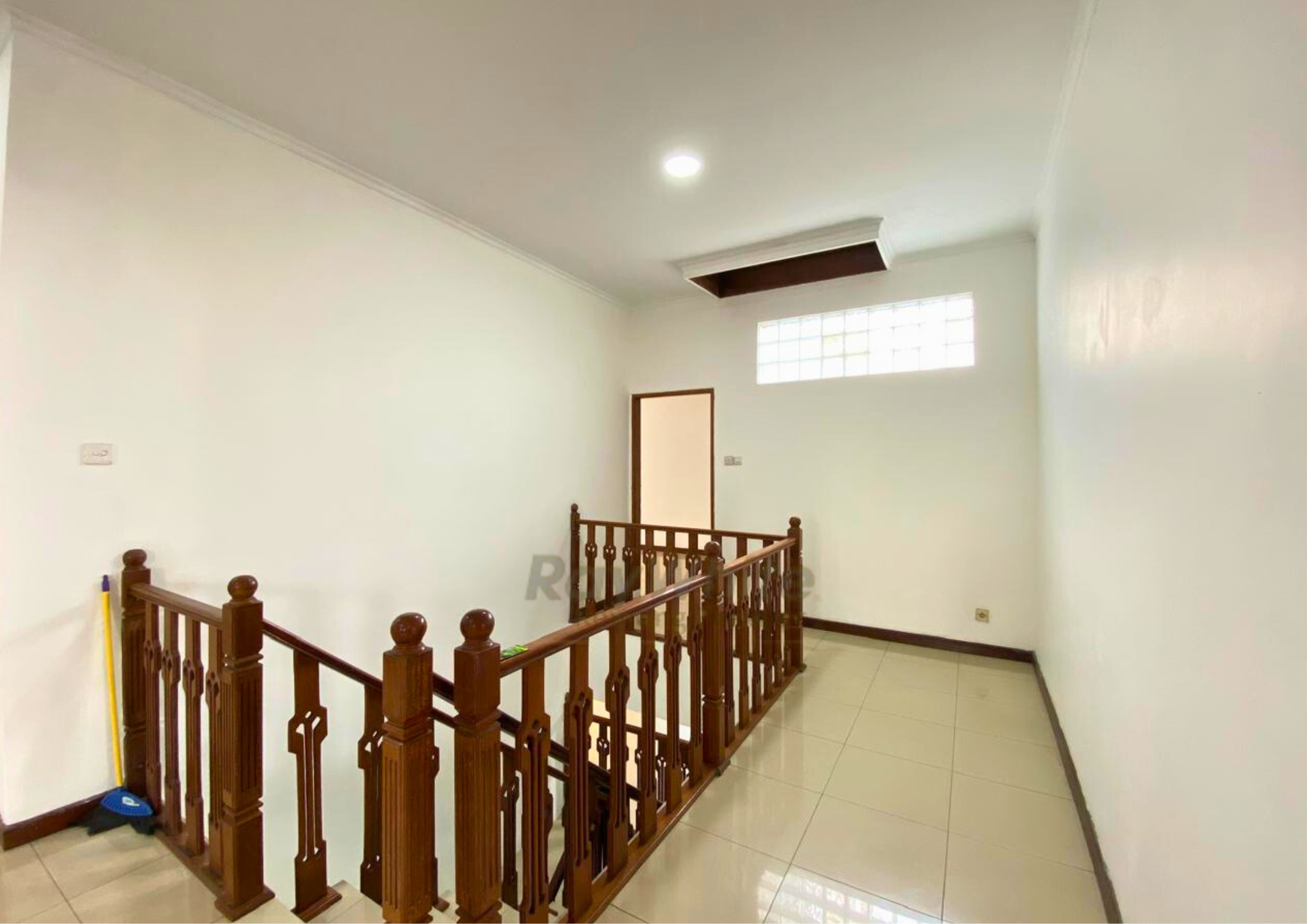 Rumah Luas 319 m2 di Cawang, Siap Huni, Lokasi Strategis Dekat Tol, LRT dan Sekolah