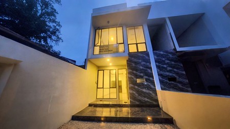 Rumah 2 Lantai Murah dan Mewah di Rungkut Menanggal Surabaya