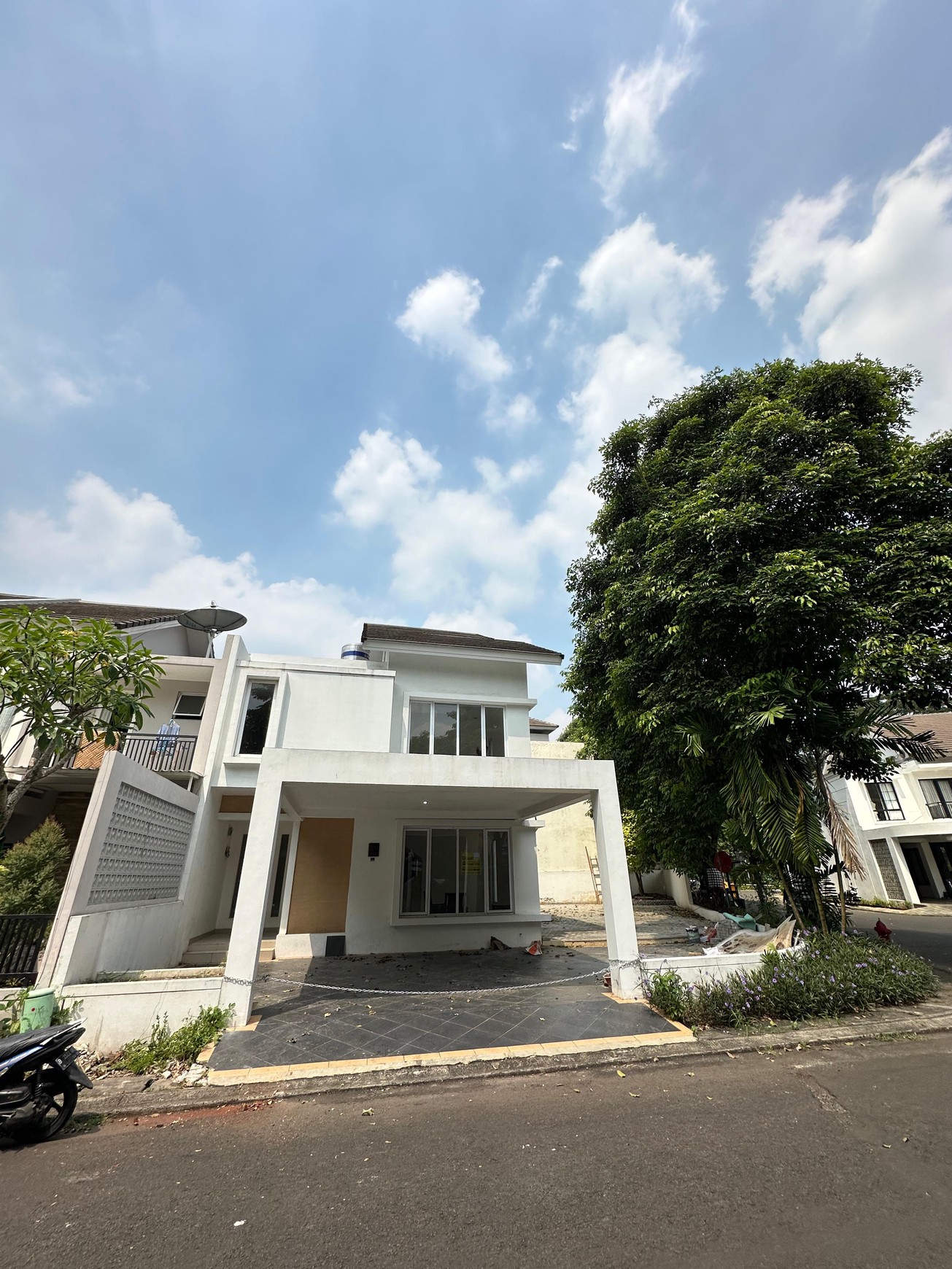 Rumah Modern minimalis di GREEN PERMATA Residence Swadarma, Jakarta Selatan