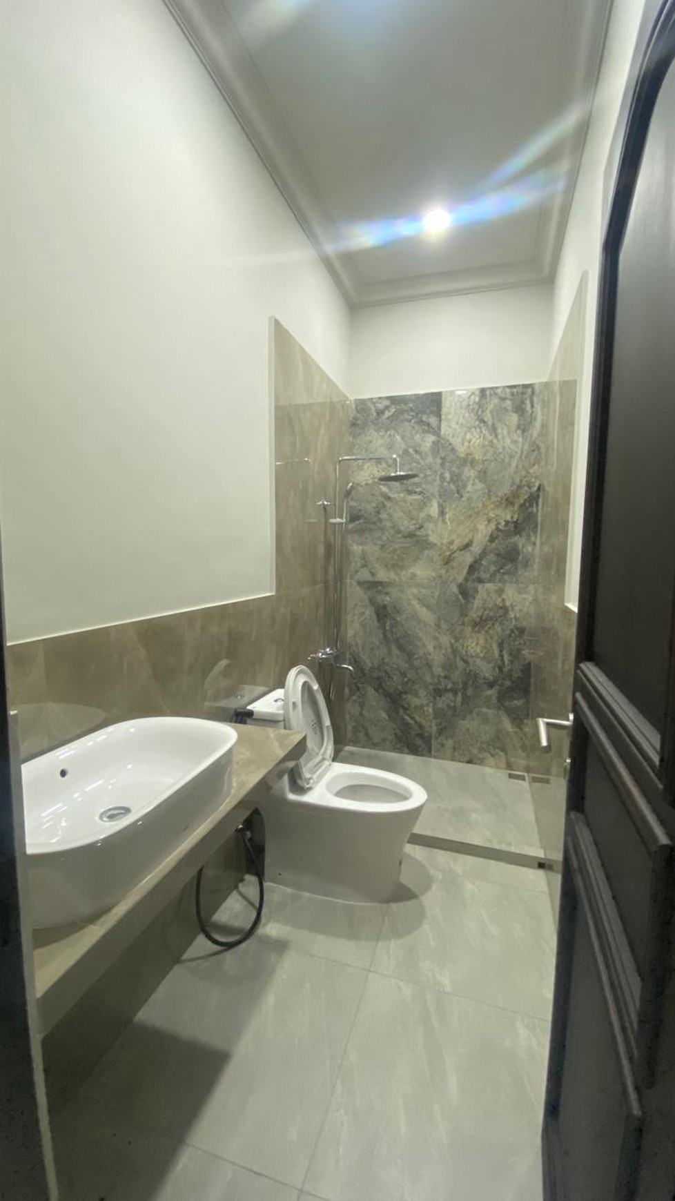 Rumah Mewah Baru di Kota wisata ada Kolam Renang