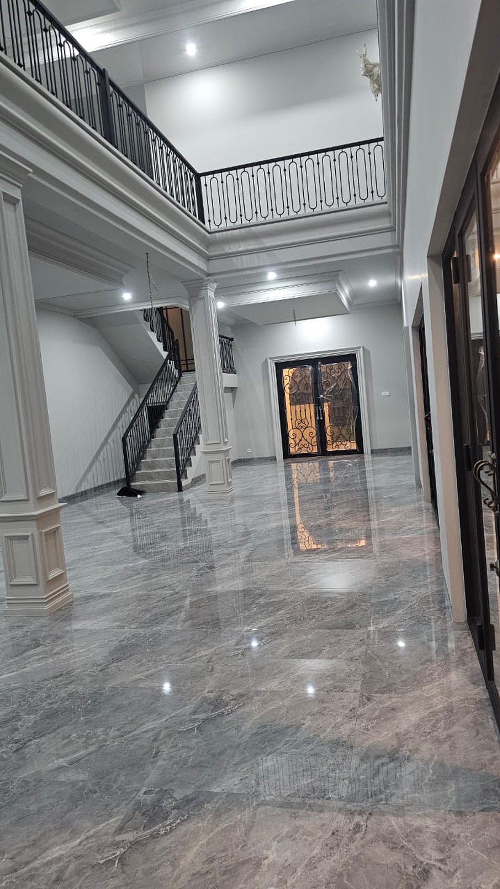 Rumah Mewah Baru di Kota wisata ada Kolam Renang