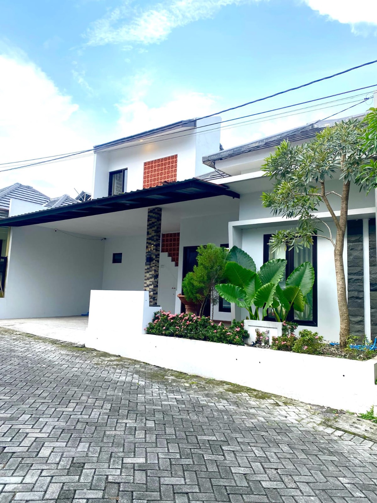 Rumah Dalam Perum Grand Residence Adisucipto Purwomartani, Kalasan, Sleman