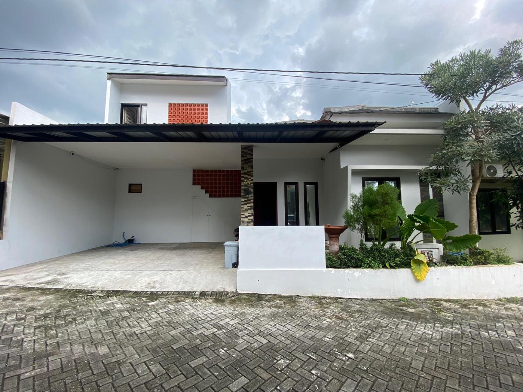 Rumah Dalam Perum Grand Residence Adisucipto Purwomartani, Kalasan, Sleman