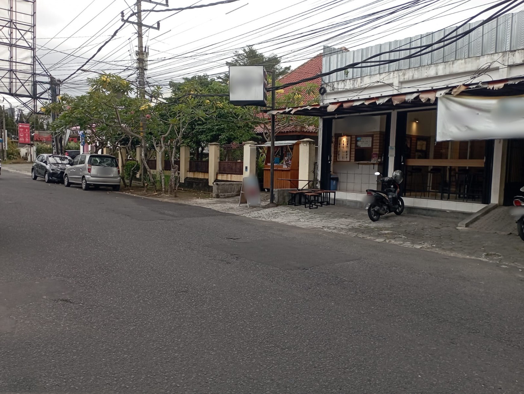 Ruang Usaha Strategis Cocok Untuk Cafe Lokasi Dekat Pasar Demangan, Caturtunggal Depok Sleman