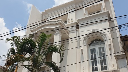 Rumah Mewah gaya  American Classic di Pondok Indah Area  Hanya 5 menit dari Pondok Indah Mall